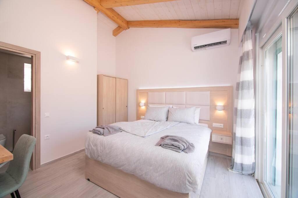 Villa di pietra Liapades Esterno foto